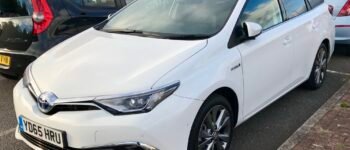 White Toyota Auris